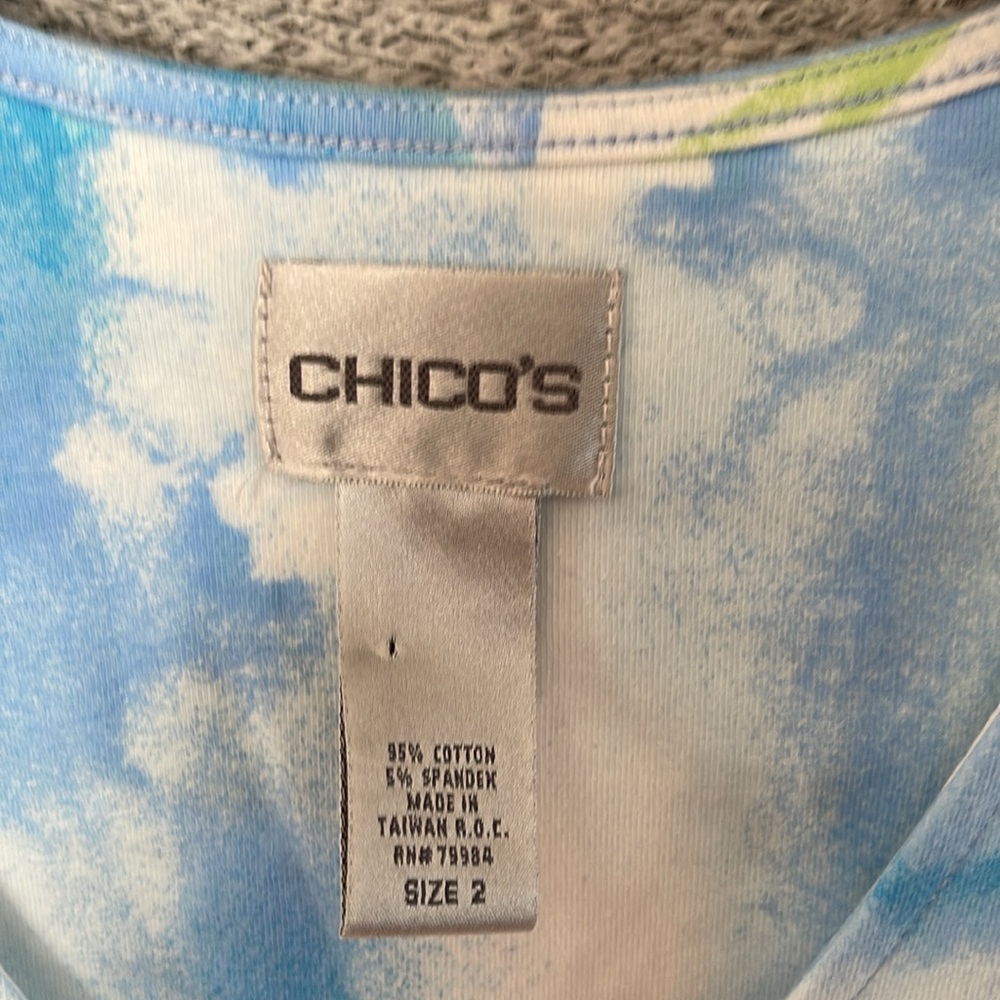 Chico's Blue Fish-Print V-Neck Women's Top - Picture 2 of 8